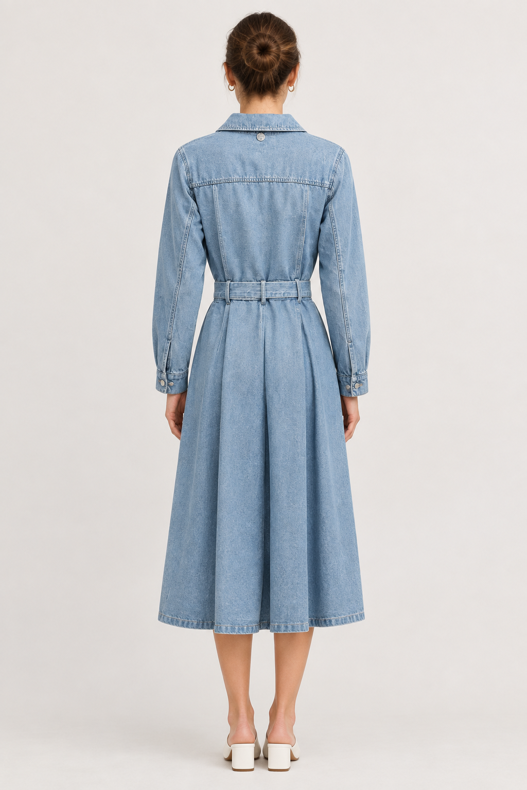 Abito Midi denim su modella, vista posteriore