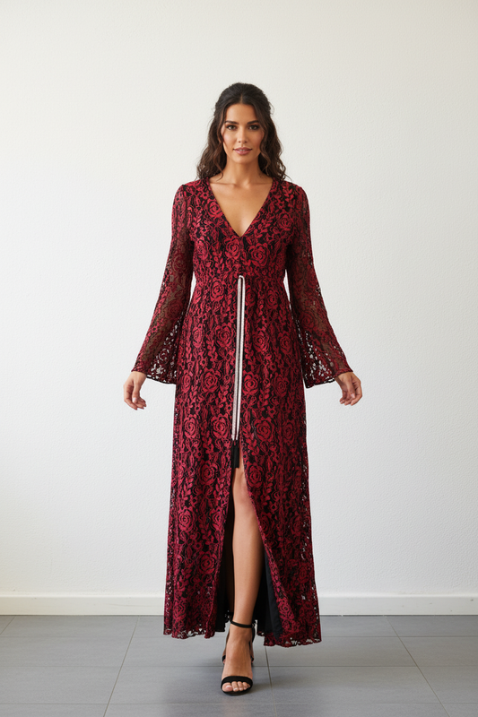 Abito pizzo rose rosse su modella