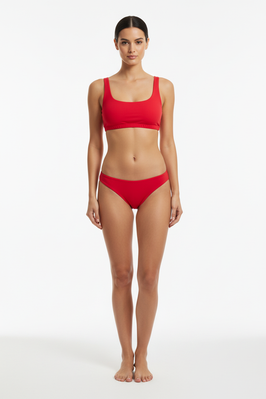 Beach Top su modella senza etichetta