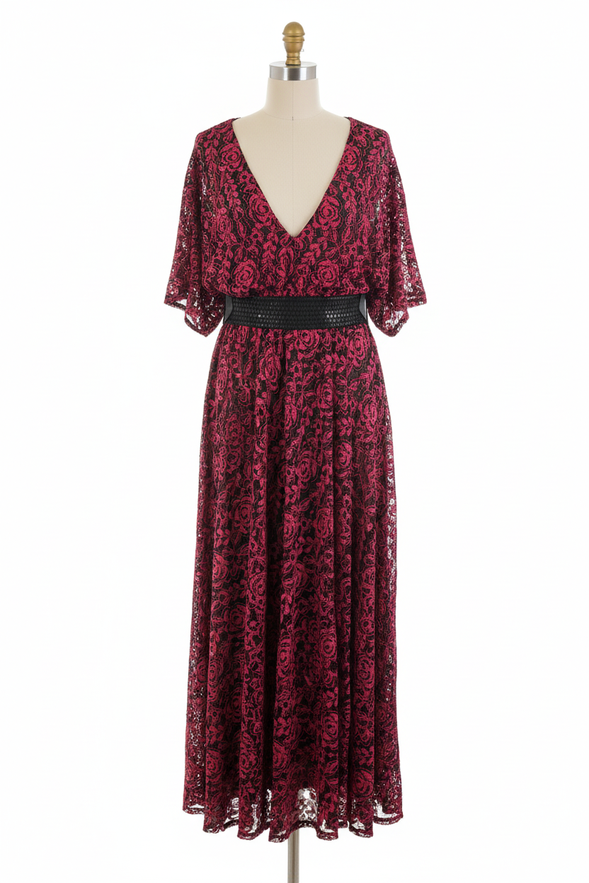 Completo due pezzi in pizzo fucsia su manichino