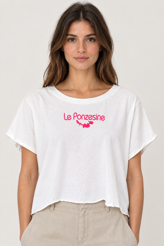 Modella con t-shirt Le Ponzesine vista frontale