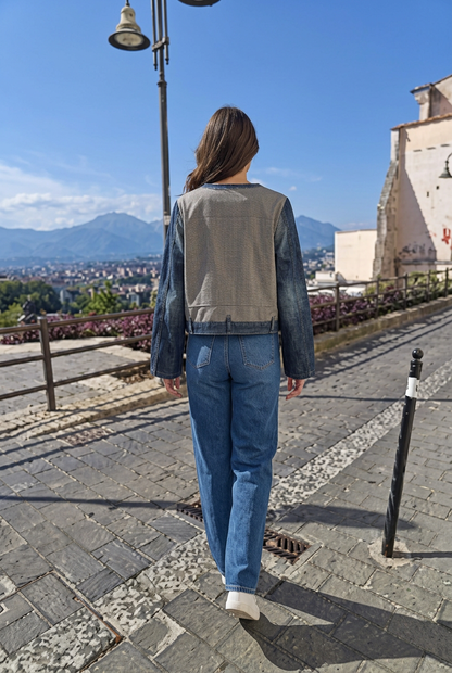 Modella di spalle con Bolero Moon River mentre scende nella tua ambientazione