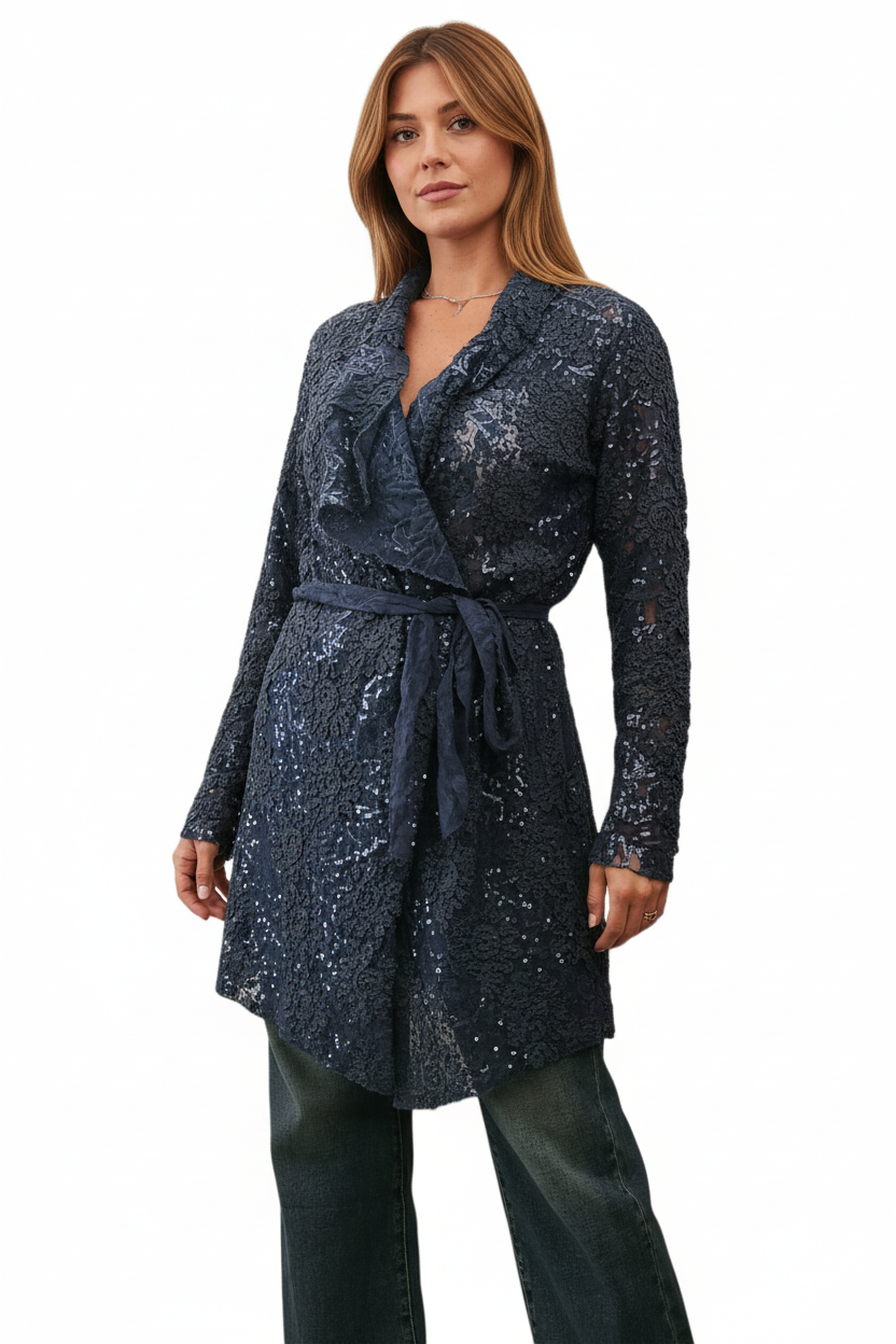 Spolverino Paillettes su modella con jeans