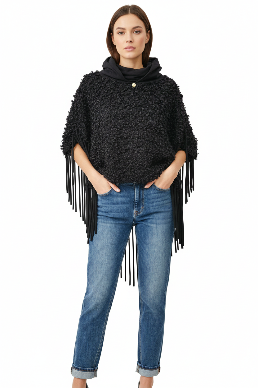 Teddy Poncho su modella con jeans